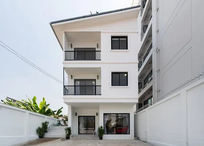 別墅 Miq Ekkamai3_pool Villa_3br House 曼谷